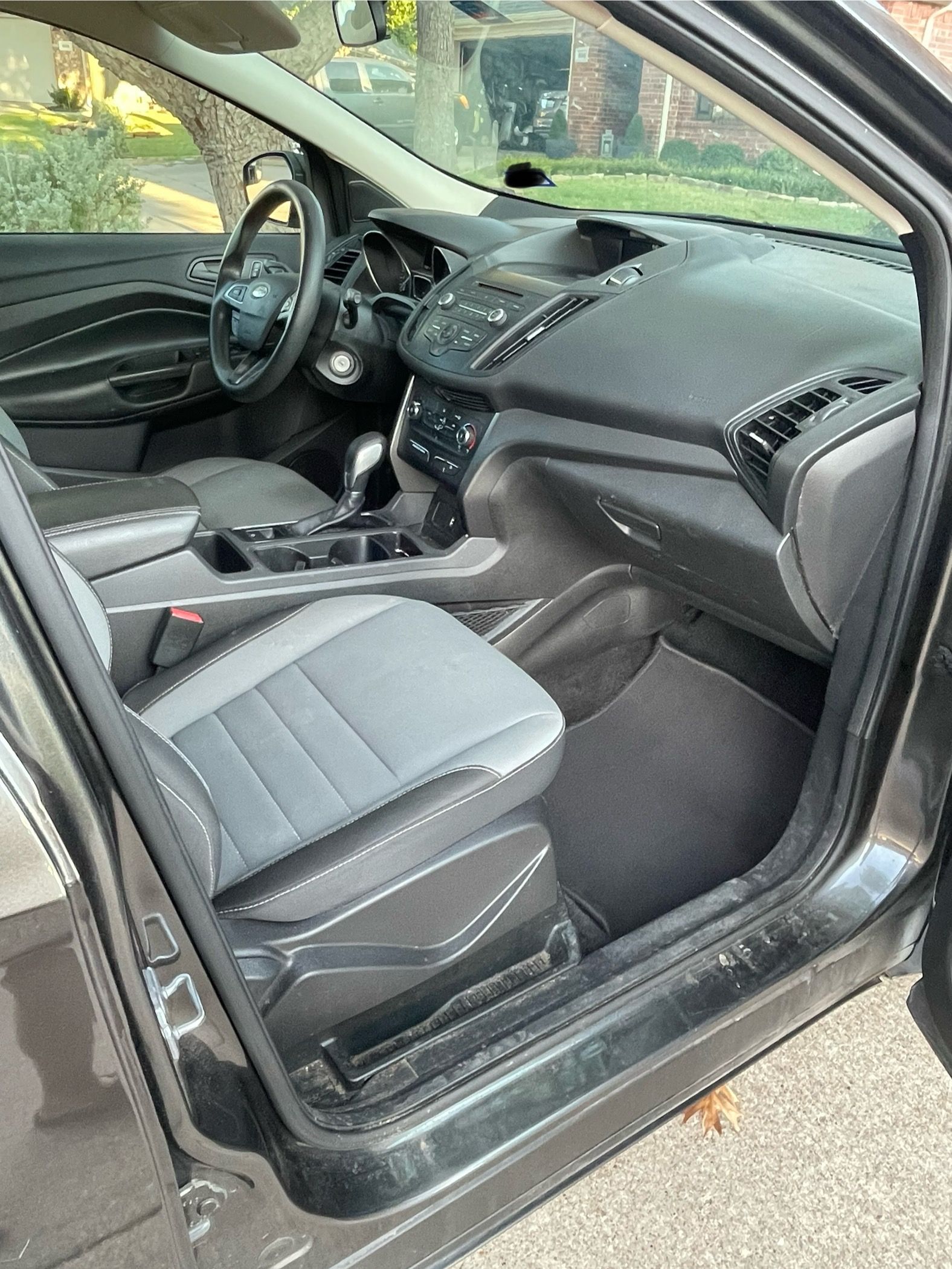Used 2017 Ford Escape S FWD image 4