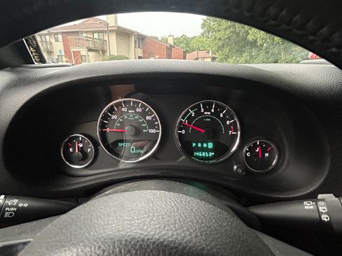 Used 2015 Jeep Wrangler Unlimited Sahara AWD/4WD image 12