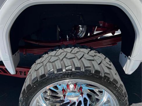 Used 2022 GMC Sierra 3500 Denali w/ Denali Ultimate Package image 9