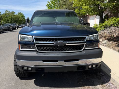 Used 2007 Chevrolet Silverado 2500 LT w/ Heavy-Duty Power Package AWD/4WD image 2