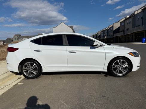 Used 2017 Hyundai Elantra Limited image 10