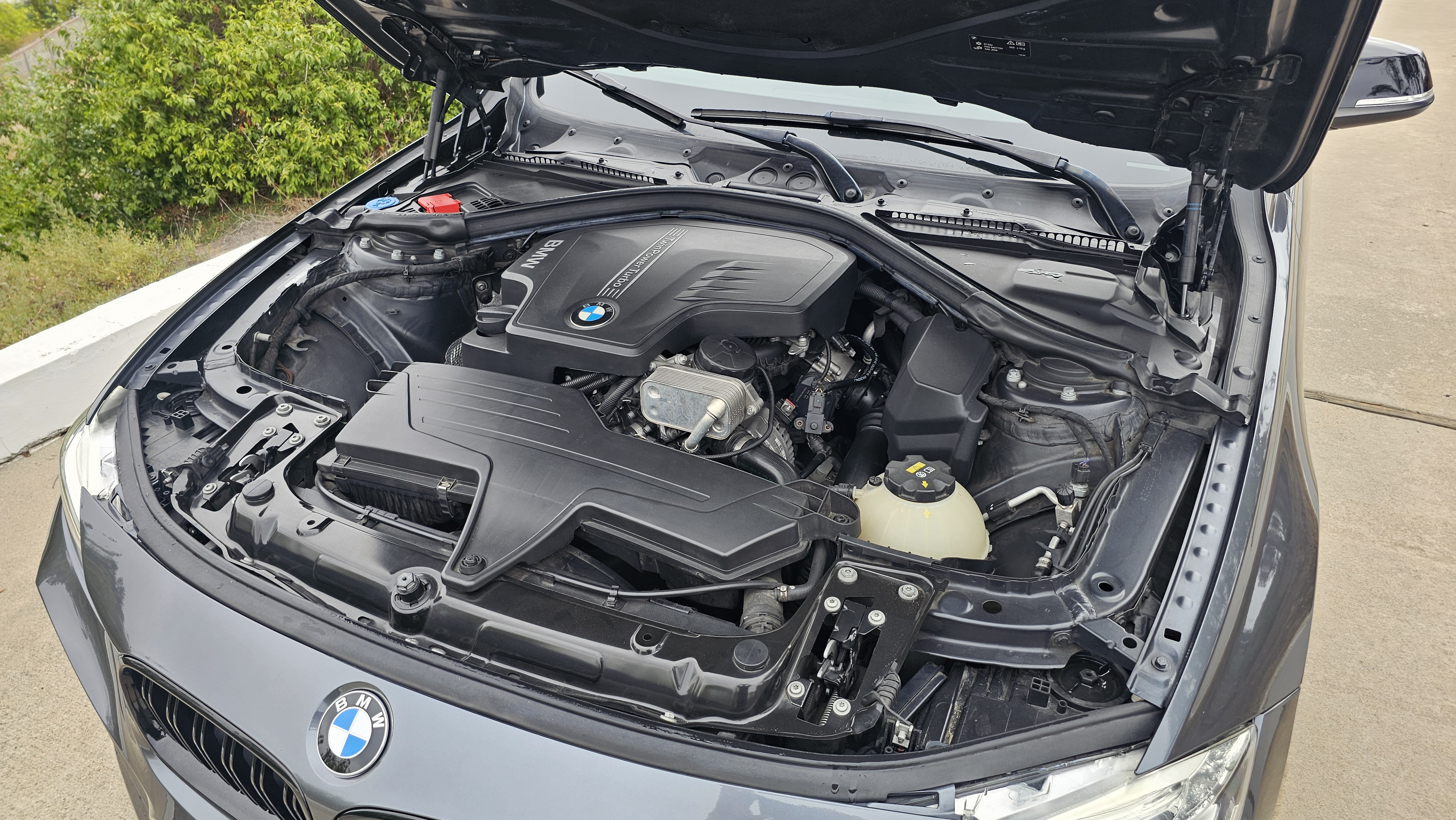 Used 2016 BMW 320i Sedan RWD image 12