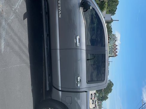 Used 2021 Nissan Titan SV AWD/4WD image 6