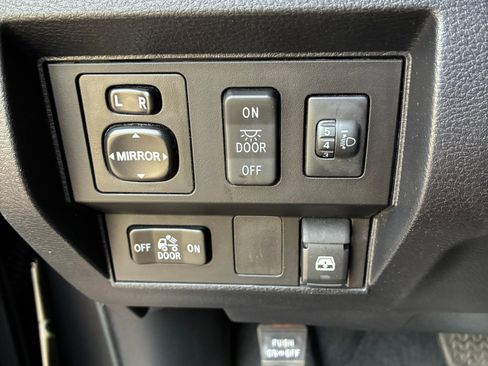 Used 2017 Toyota Tundra SR5 image 16