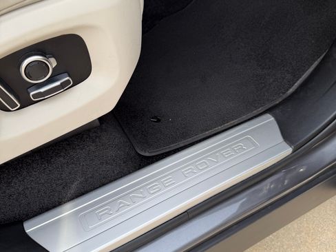 Used 2017 Land Rover Range Rover HSE image 25