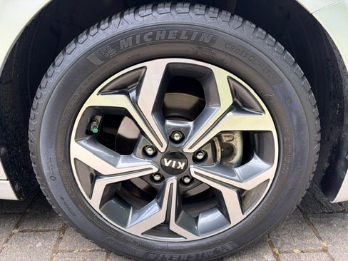 Used 2020 Kia Forte LXS FWD image 9