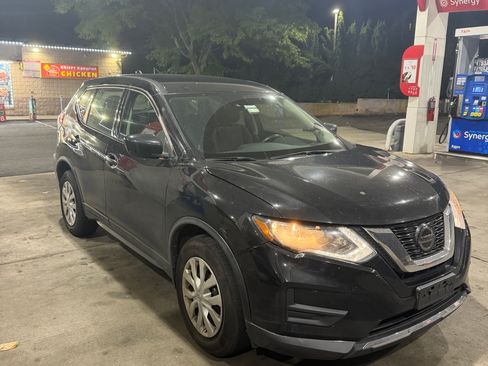 Used 2020 Nissan Rogue S AWD/4WD image 2