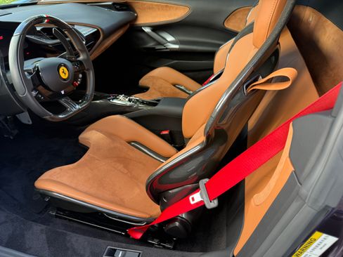 Used 2022 Ferrari SF90 Stradale image 4