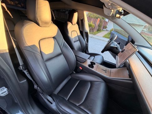 Used 2018 Tesla Model 3 Mid Range image 12