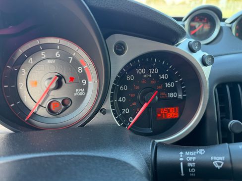 Used 2015 Nissan 370Z Touring image 9