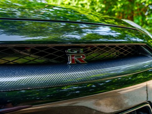Used 2013 Nissan GT-R Premium image 15