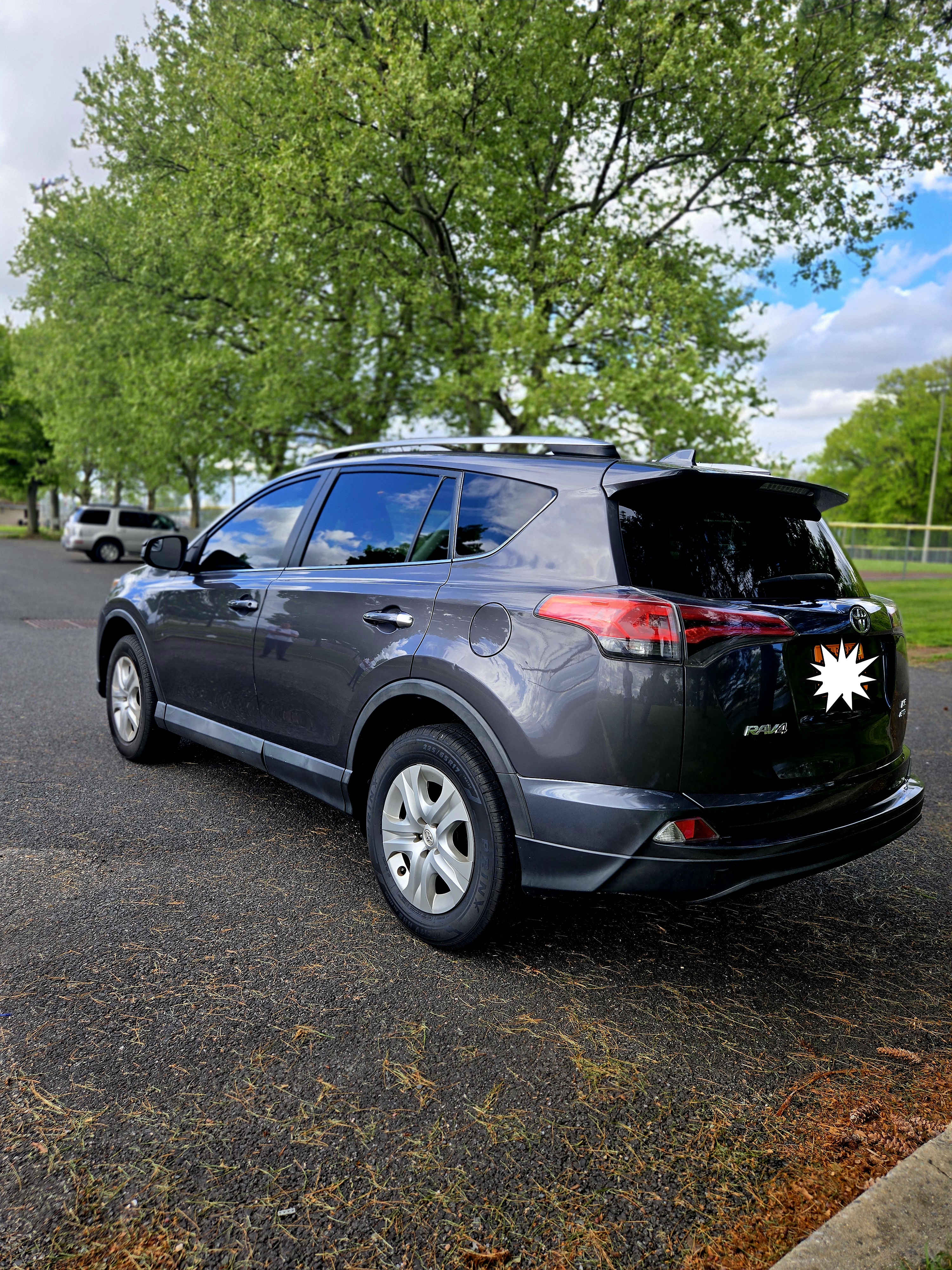 Used 2017 Toyota RAV4 LE w/ Carpet Mat Package AWD/4WD image 5