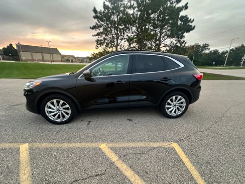 Used 2021 Ford Escape Titanium w/ Titanium Elite Package AWD/4WD image 4