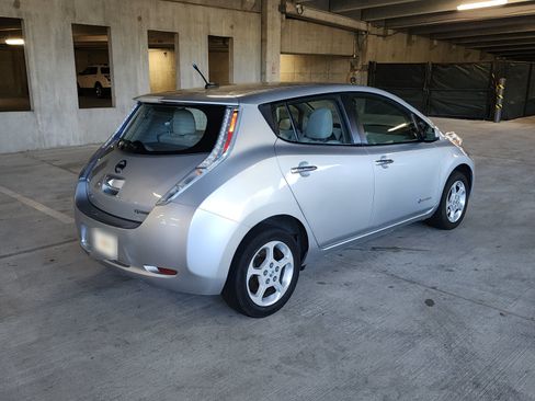 Used 2012 Nissan Leaf SL image 8