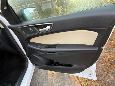 Used 2016 Ford Edge SE image 9