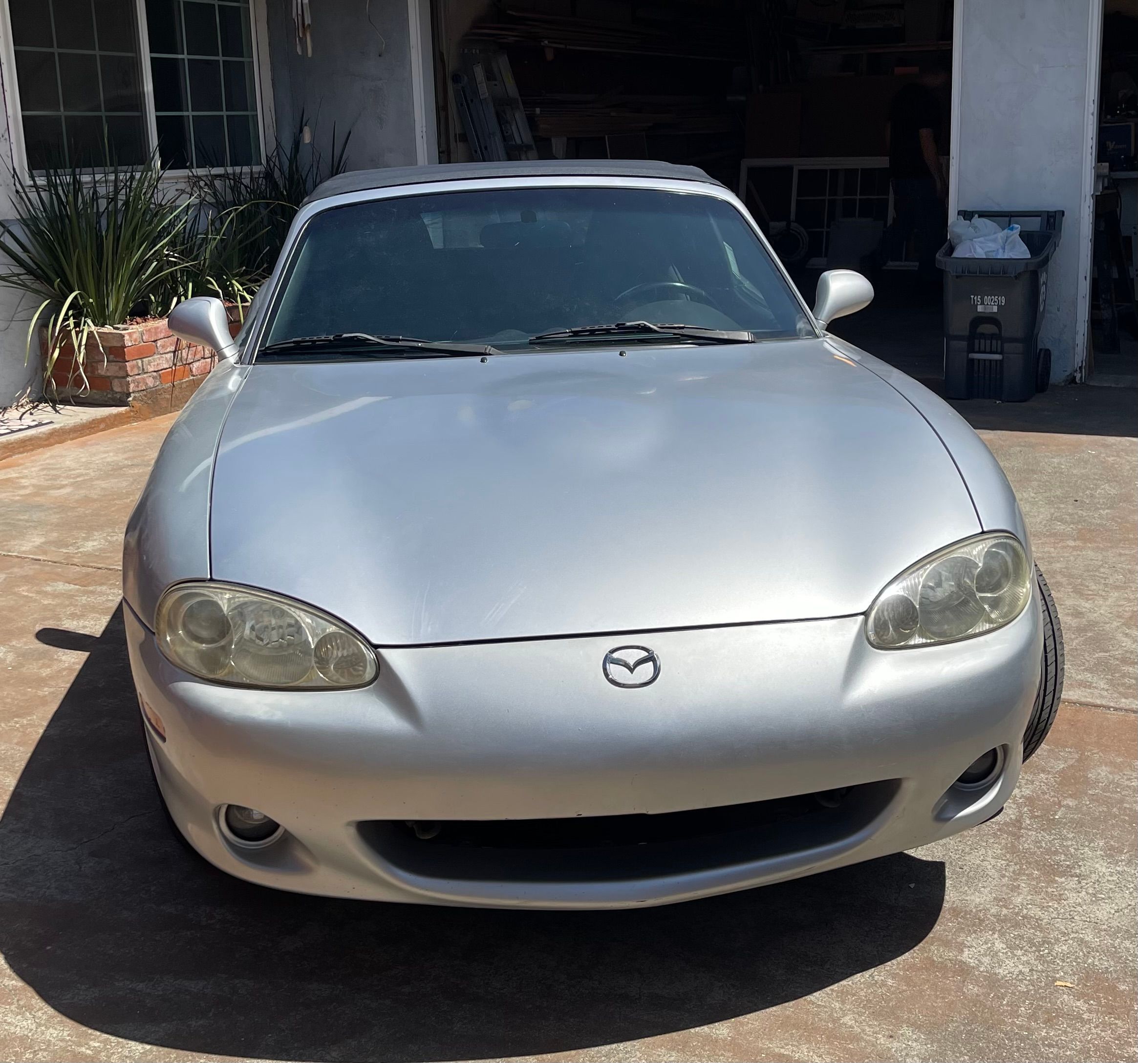 Used 2005 MAZDA MX-5 Miata LS RWD image 2