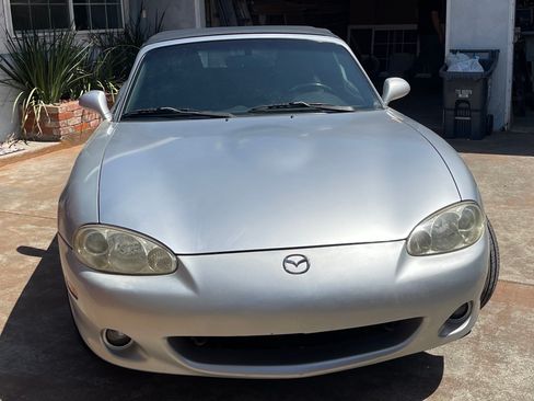 Used 2005 MAZDA MX-5 Miata LS RWD image 2