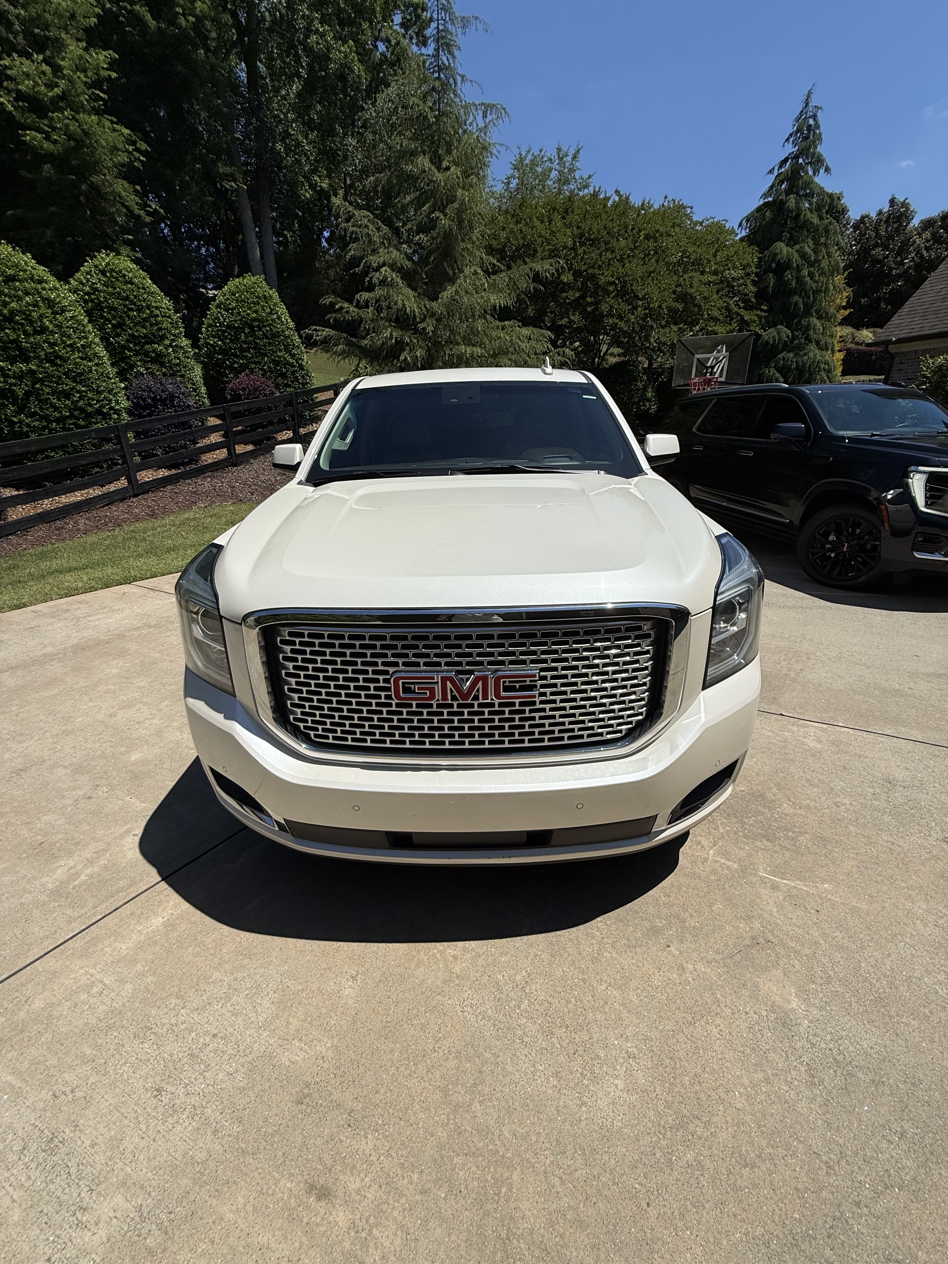 Used 2015 GMC Yukon Denali w/ Premium Package AWD/4WD image 27