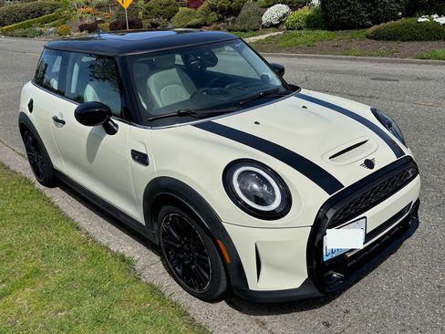 Used 2022 MINI Cooper S image 1