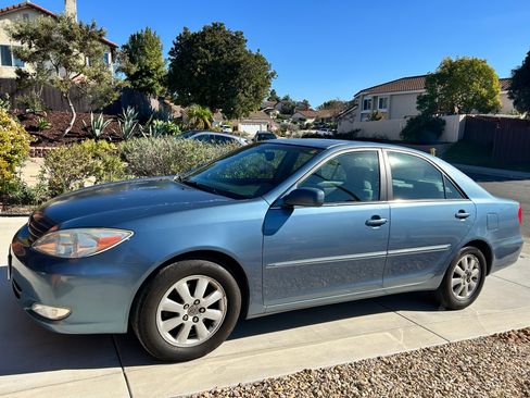 Used 2004 Toyota Camry XLE image 4