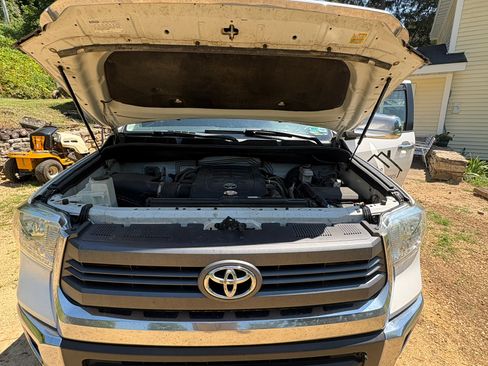 Used 2014 Toyota Tundra SR5 AWD/4WD image 5