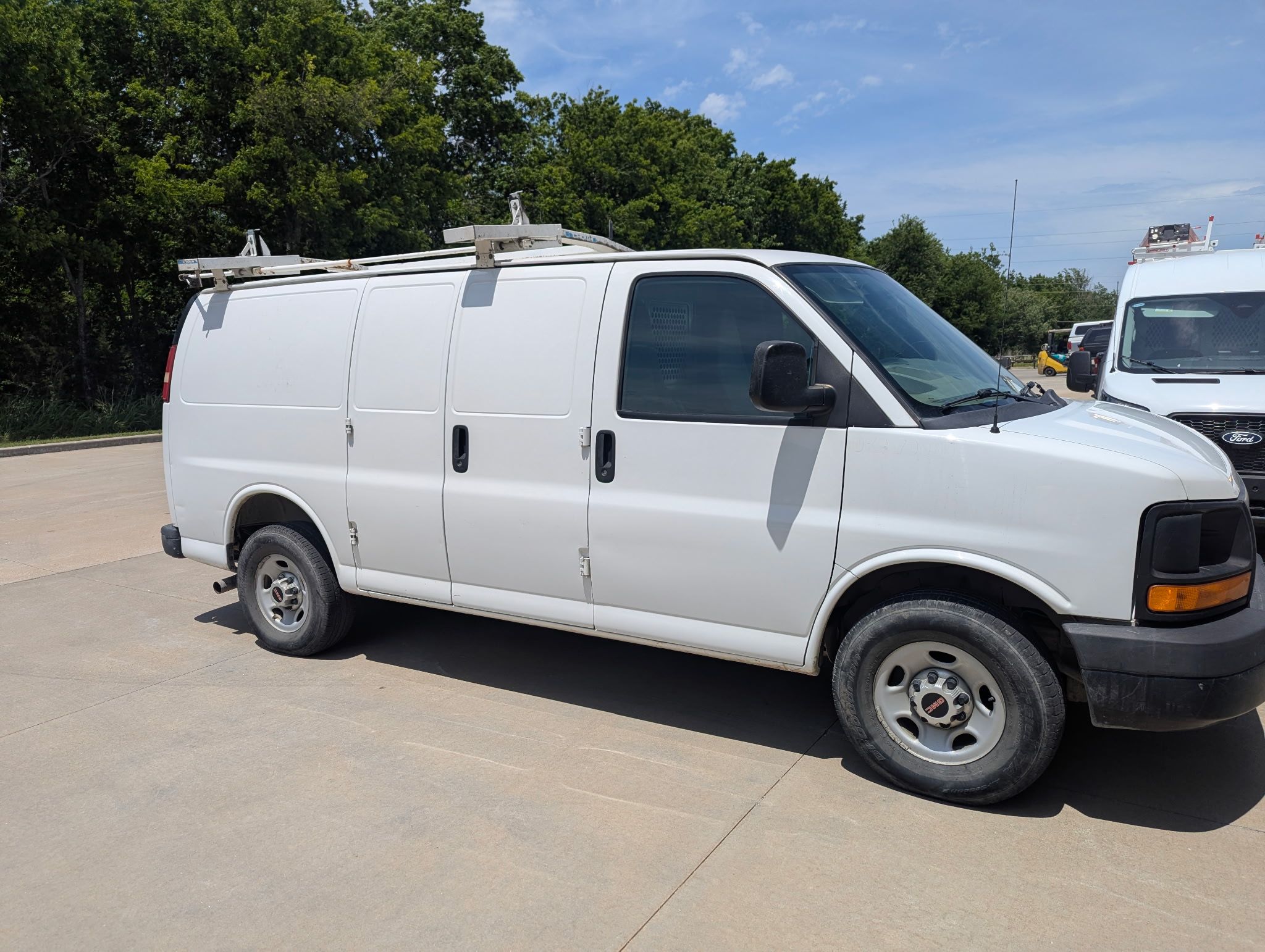 Used 2014 GMC Savana 2500 RWD image 12