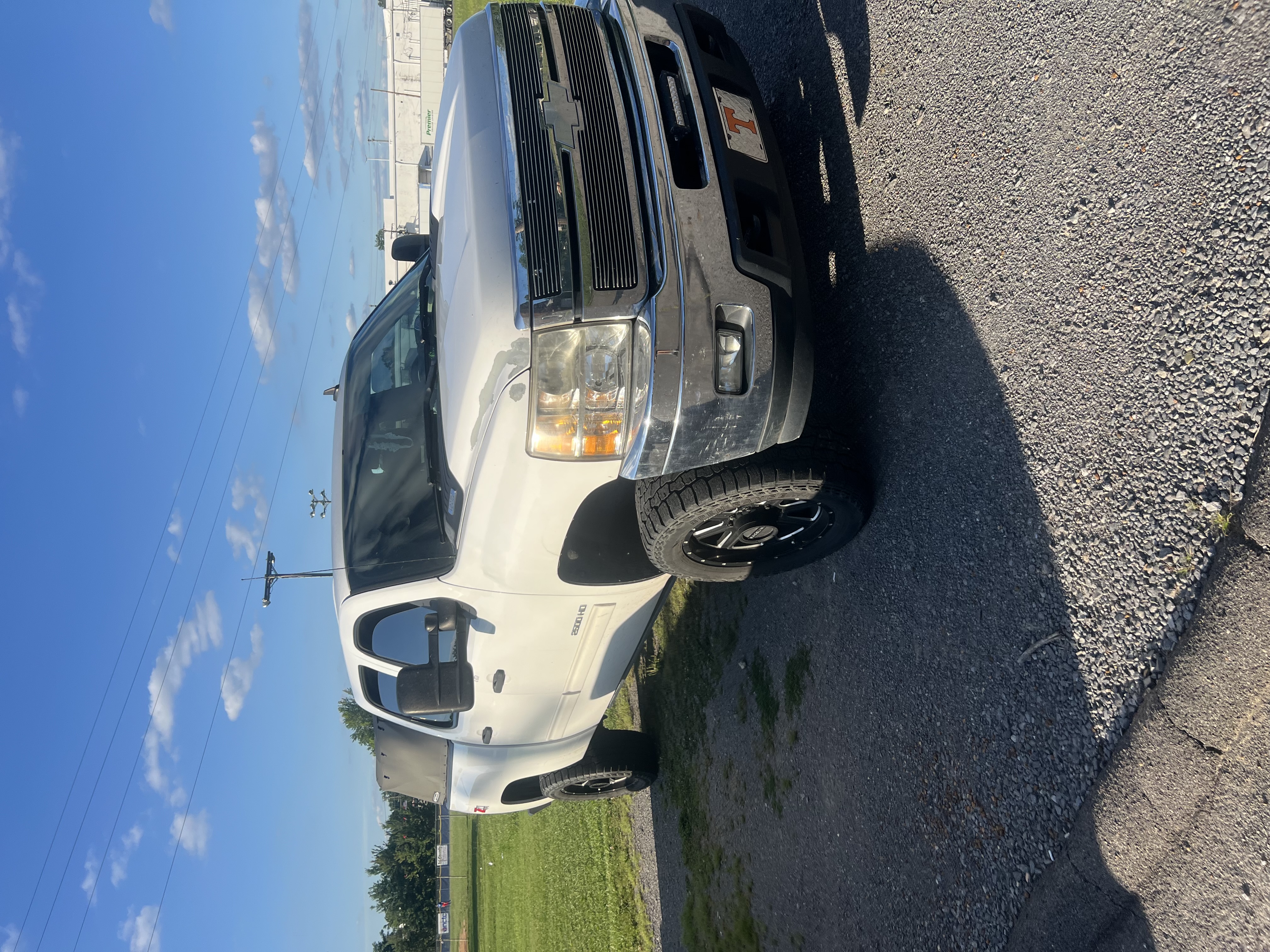 Used 2011 Chevrolet Silverado 2500 LT w/ Interior Plus Package AWD/4WD image 4