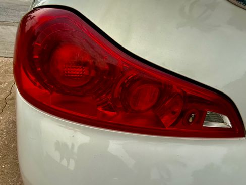 Used 2011 INFINITI G37 Sport w/ Premium Pkg image 25