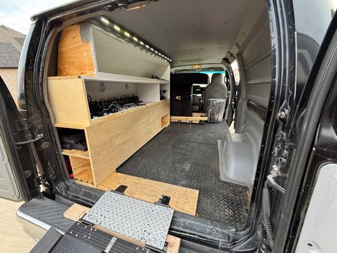 Used 2009 Ford E-350 and Econoline 350 Super Duty image 15