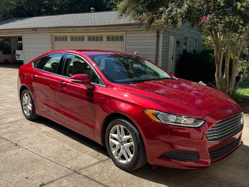 Used 2013 Ford Fusion SE FWD image 8