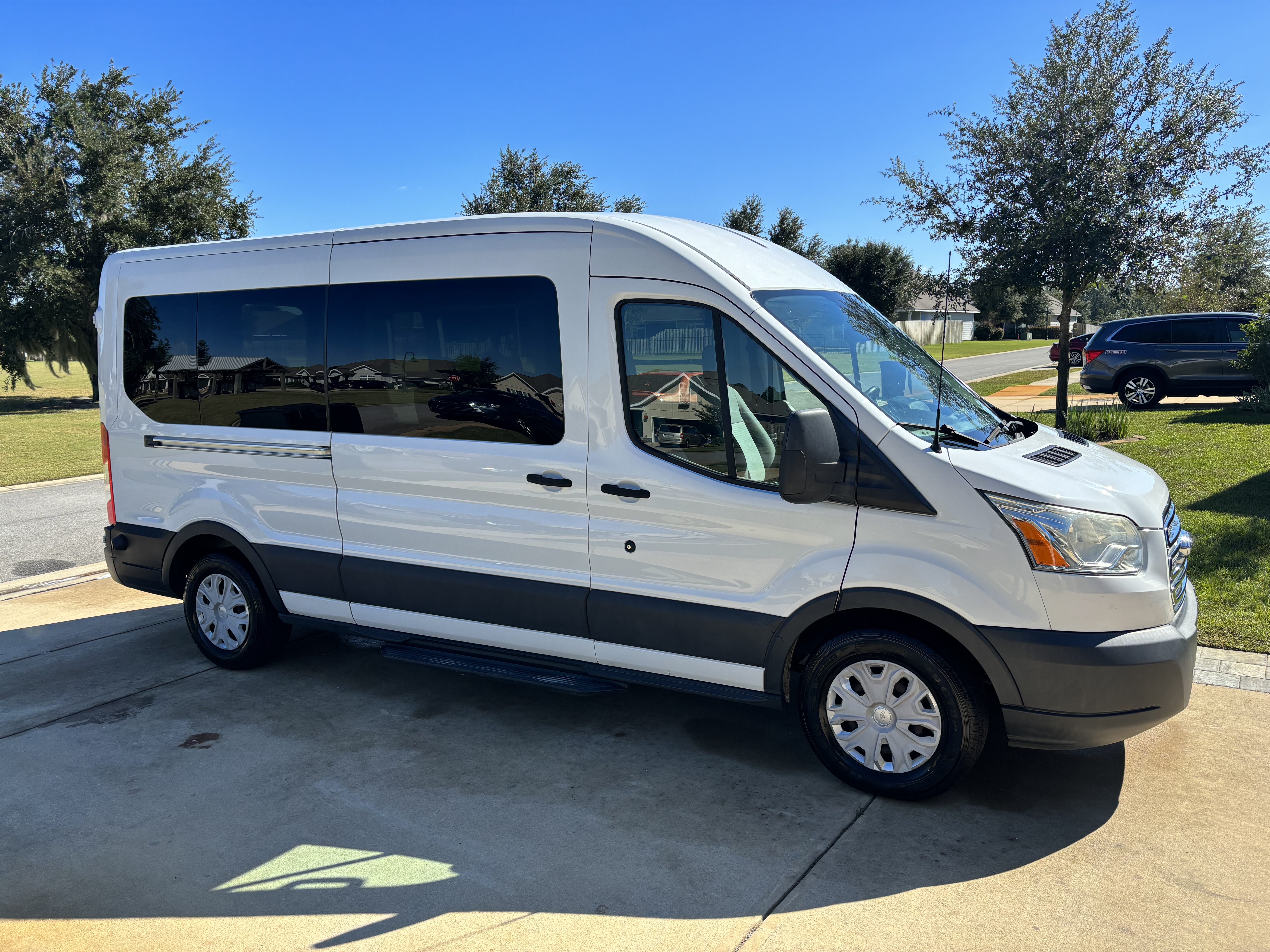 Used 2015 Ford Transit 350 XLT RWD image 5