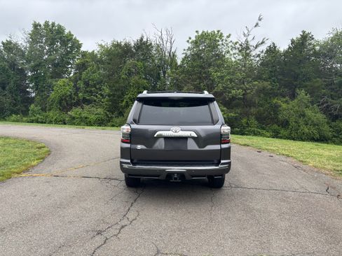 Used 2018 Toyota 4Runner Limited AWD/4WD image 22