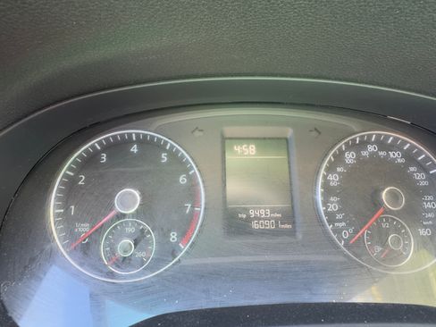 Used 2014 Volkswagen Passat 1.8T S image 9