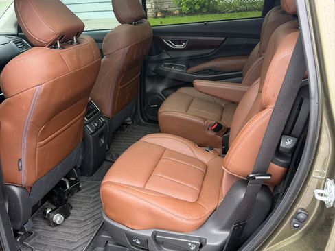 Used 2025 Subaru Ascent Touring AWD/4WD image 8