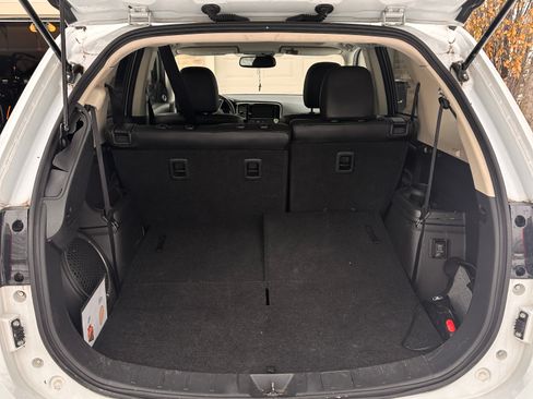 Used 2017 Mitsubishi Outlander SEL image 6