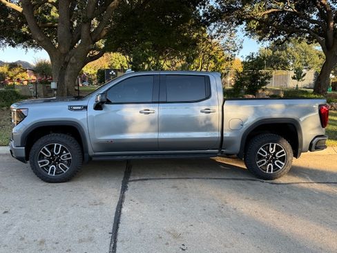 Used 2024 GMC Sierra 1500 AT4 w/ Technology Package image 6