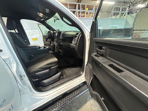 Used 2022 RAM 5500 Tradesman w/ Chrome Appearance Group image 10