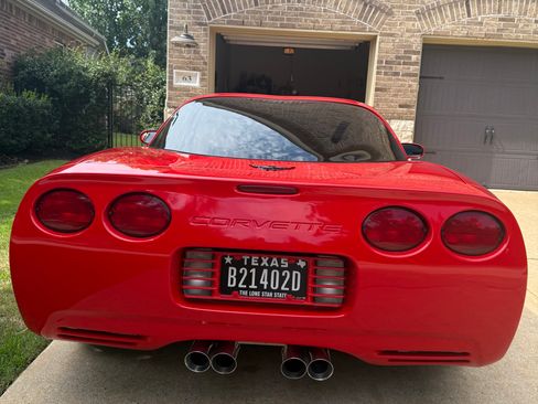 Used 2004 Chevrolet Corvette Coupe RWD image 5