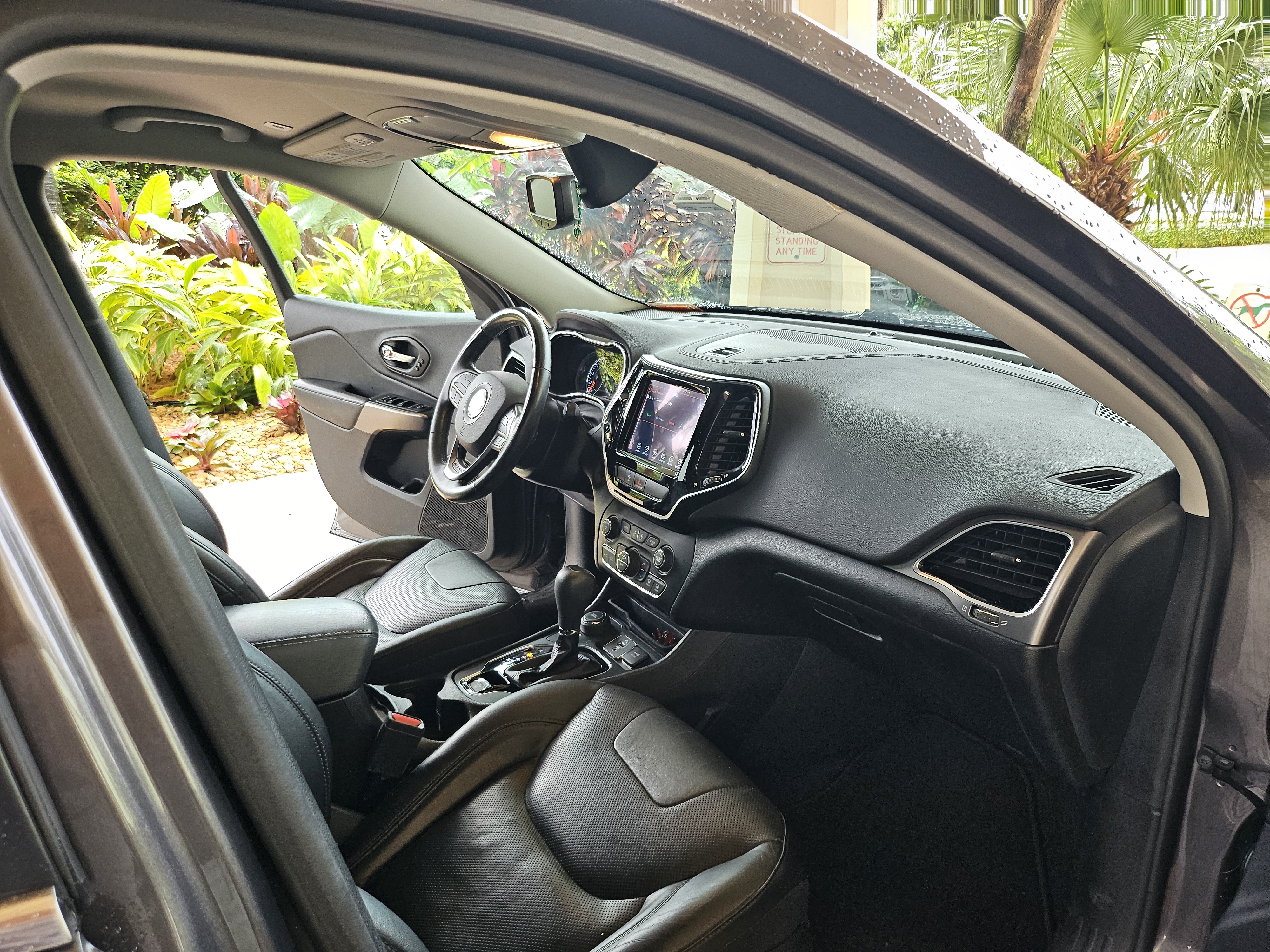 Used 2019 Jeep Cherokee Limited AWD/4WD image 6