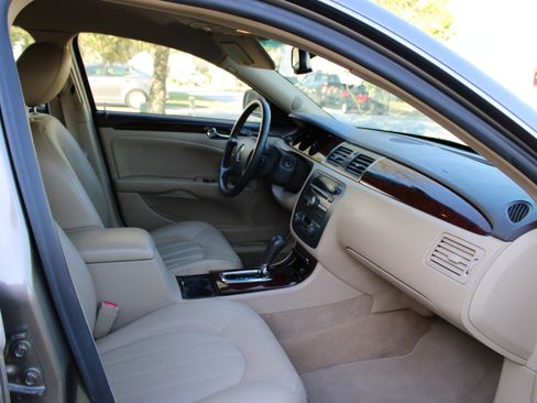 Used 2011 Buick Lucerne CXL image 2