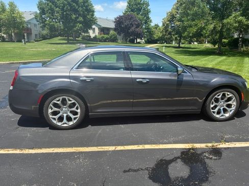 Used 2019 Chrysler 300 C RWD image 14