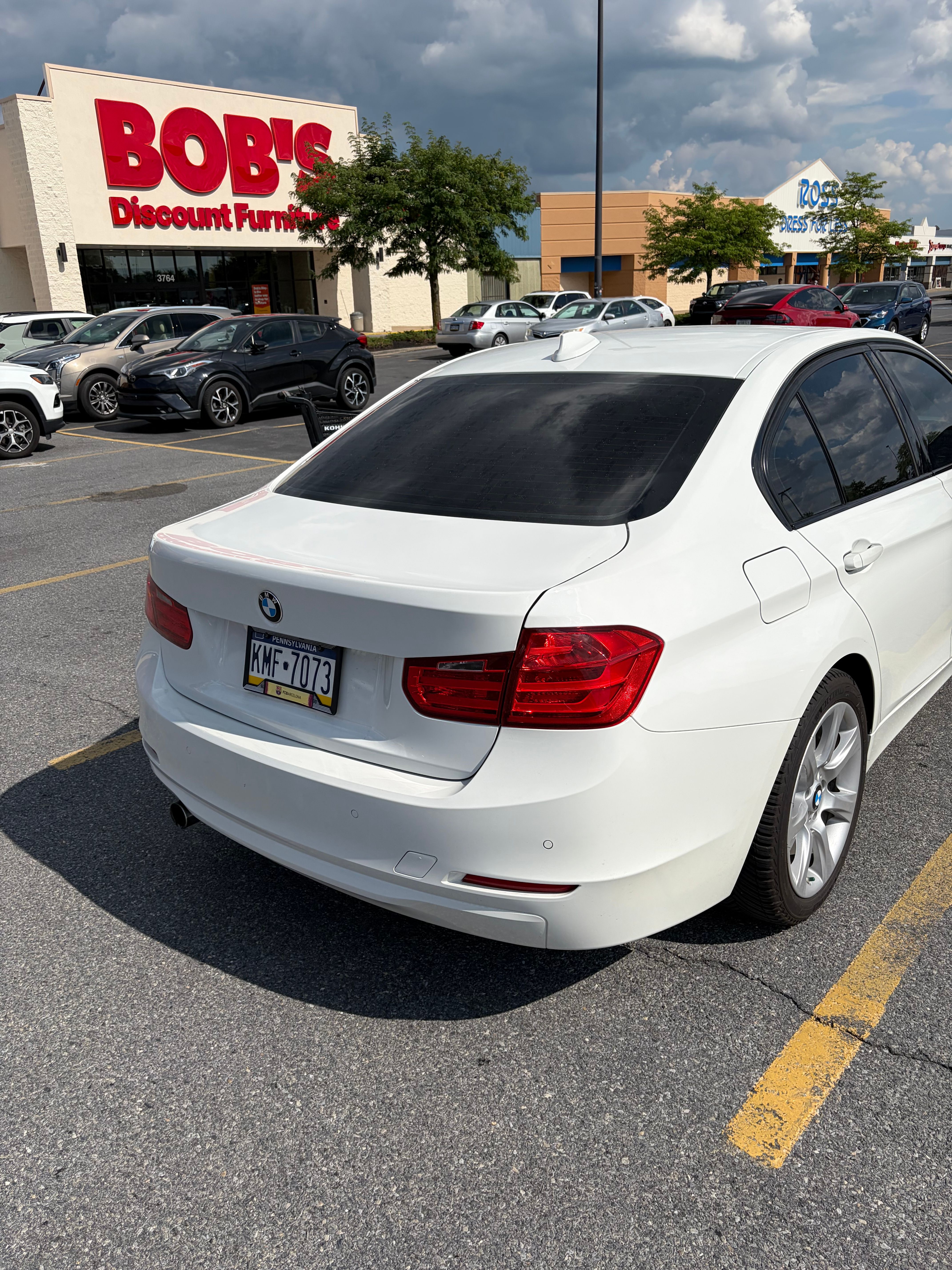 Used 2015 BMW 320i Sedan RWD image 1