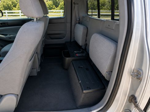 Used 2012 Toyota Tacoma PreRunner w/ TRD Off-Road Pkg RWD image 5