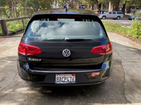 Used 2016 Volkswagen e-Golf SE w/ DC Fast Charging Package image 4
