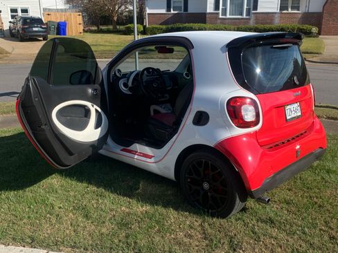 Used 2016 smart fortwo passion image 7