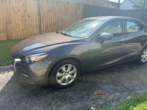 Used 2018 MAZDA MAZDA3 Sport FWD image 14