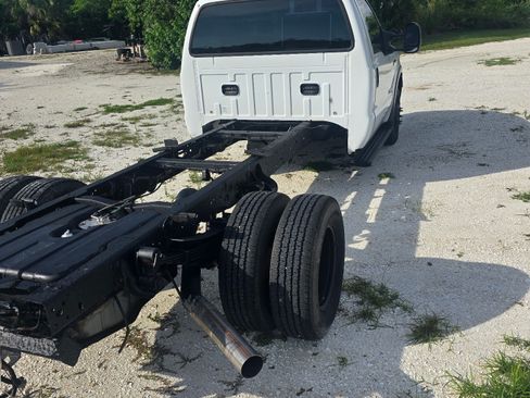 Used 2006 Ford F350 2WD Regular Cab DRW Super Duty image 11