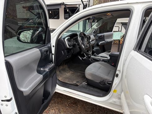 Used 2016 Toyota Tacoma SR5 image 6