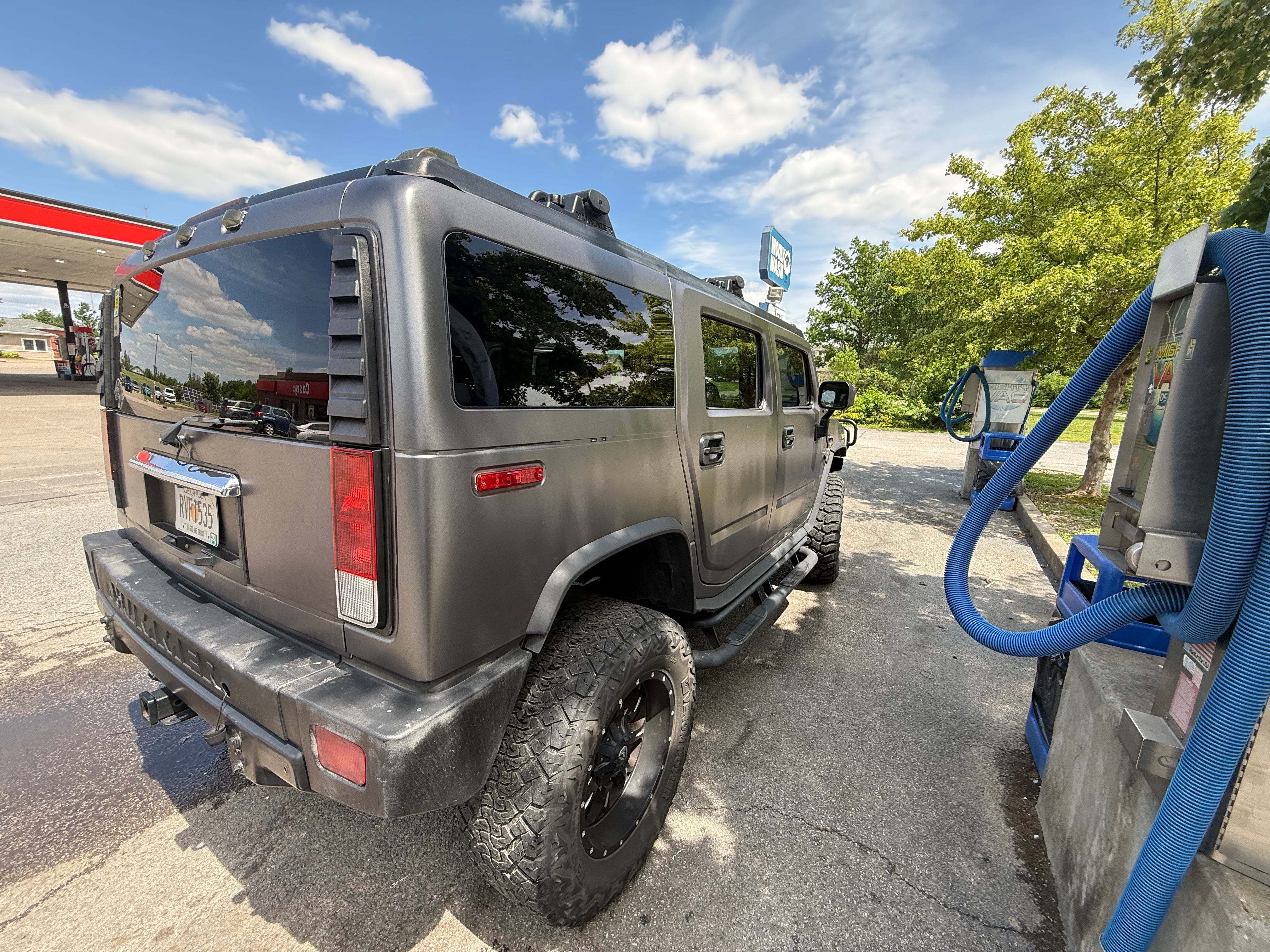 Used 2005 HUMMER H2 w/ Preferred Equipment Group AWD/4WD image 2