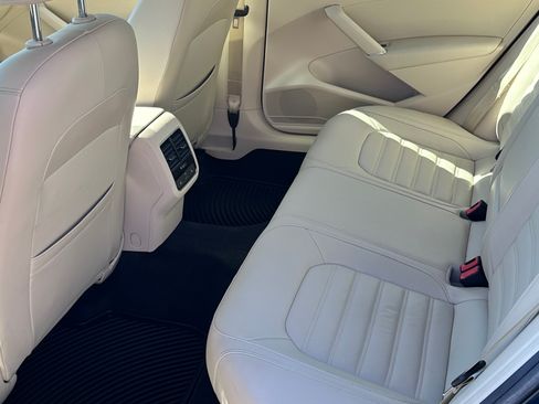 Used 2018 Volkswagen Passat 3.6 SEL Premium image 8